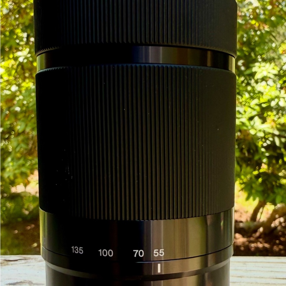Sony E 4.5-6.3,55-210 mm OSS lens